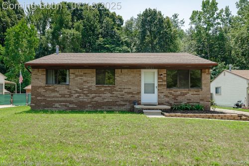 33681 Union Ct, Westland, MI, 48186-9201 | Card Image
