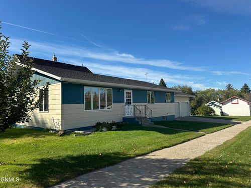 315 E Oak Ave, Linton, ND, 58552-7112 | Card Image