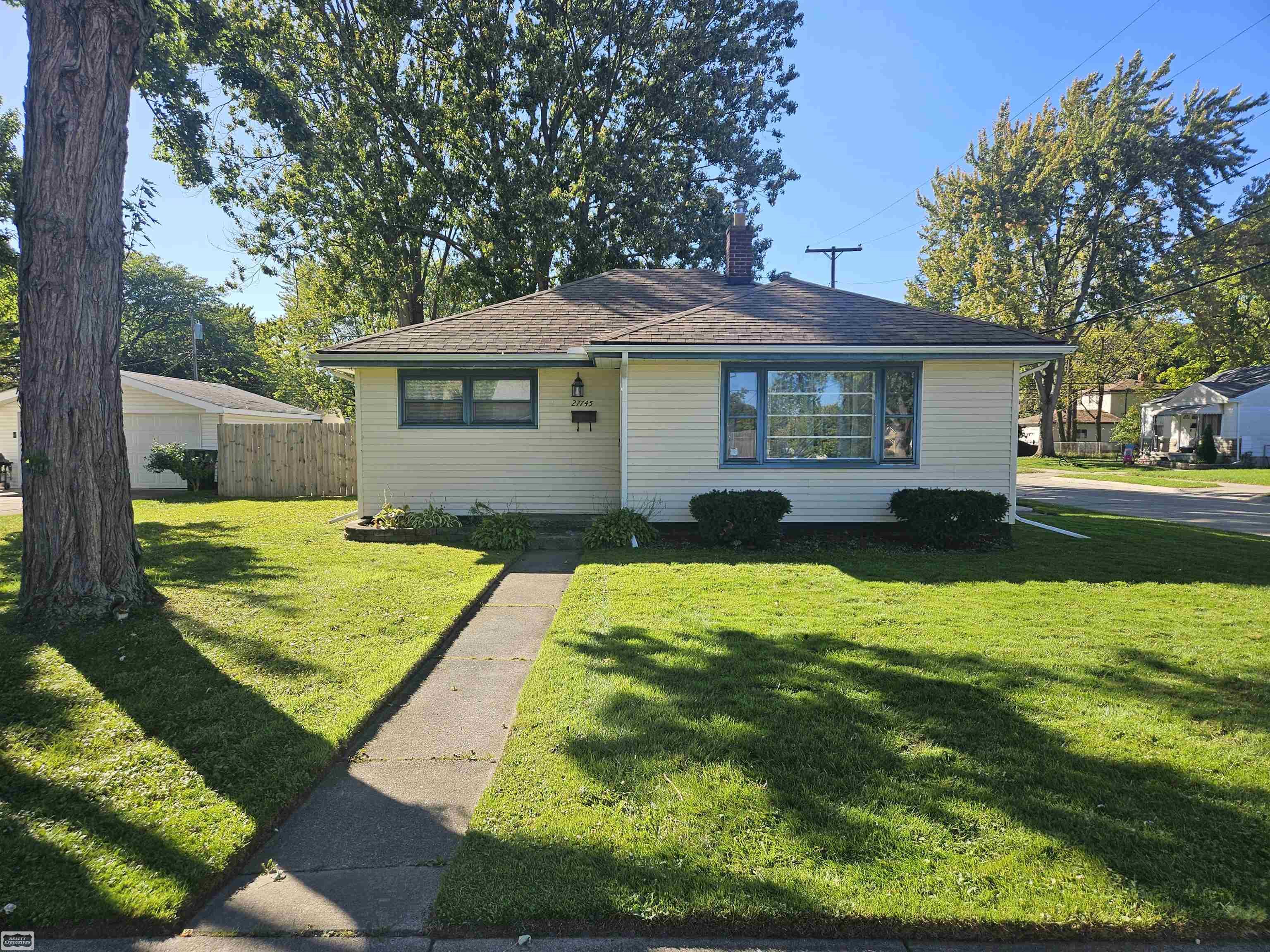 Edward St, Roseville, MI 48066