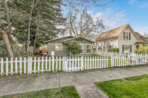 707 Sw I St, Grants Pass, OR, 97526-2834 | Card Image