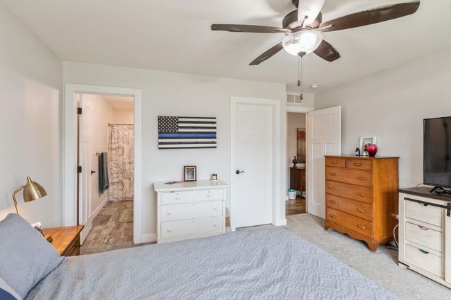 Big walk-in closet. | Image 18