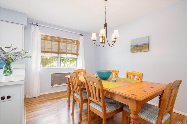 dining area | Image 7