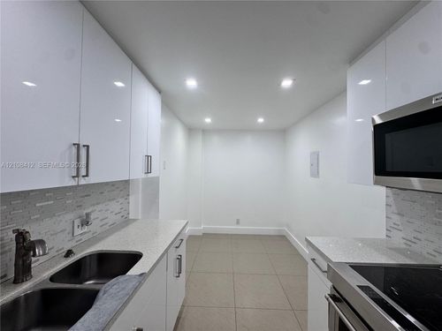 604-4200 Hillcrest Dr, Hollywood, FL, 33021-7909 | Card Image