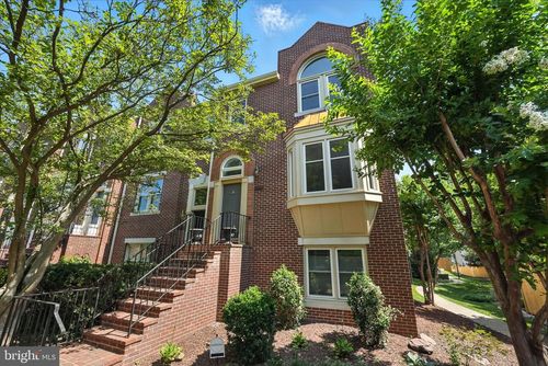 3911 Courtland Cir, ALEXANDRIA, VA, 22305-2062 | Card Image