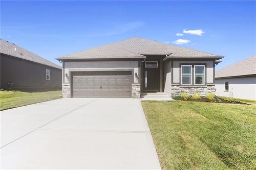 11464 N Auburndale Cir, Kansas City, MO, 64157-8736 | Card Image