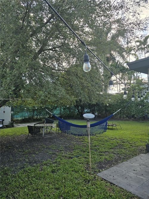 956 Ne 80th St, Miami, FL, 33138-4652 | Card Image