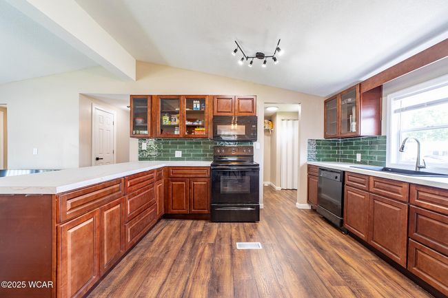 1303 Chateau Cir, House other with 3 bedrooms, 2 bathrooms and null parking in Findlay OH | Image 14