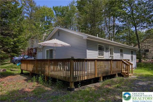 7942 Sleepy Hollow Dr, Tobyhanna, PA, 18466-3384 | Card Image