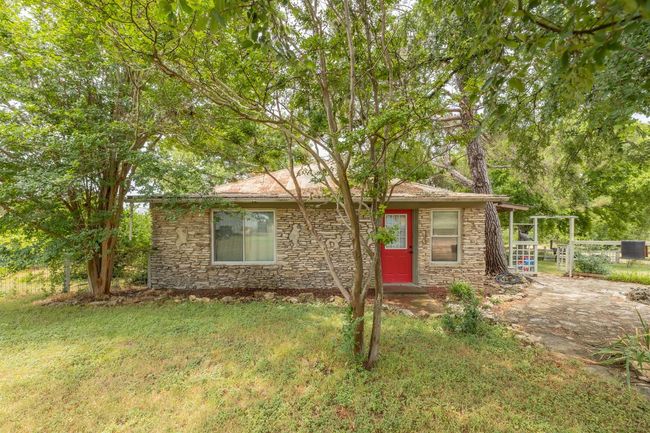Rental house featuring stone siding | Image 31