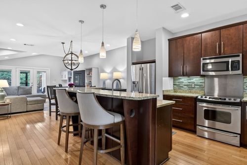 402B Theresa Ave, Nashville, TN, 37205-2325 | Card Image