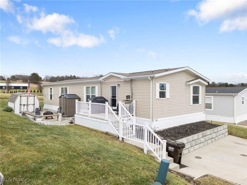 6962 Foxwood Dr Sw, Navarre, OH, 44662-8327 | Card Image