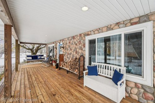 8566 Meyers Ln, Pinckney, MI, 48169-8860 | Card Image