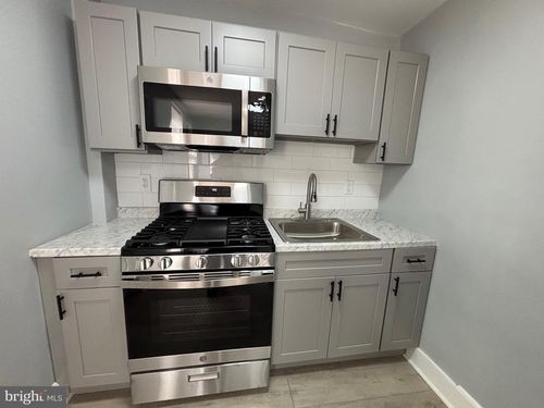 542 Keystone Ave, DARBY, PA, 19023-2414 | Card Image