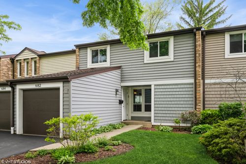 682 Lakeside Circle Dr, Wheeling, IL, 60090-5341 | Card Image
