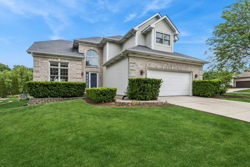 615 Wood Creek Dr, Antioch, IL, 60002-3101 | Card Image
