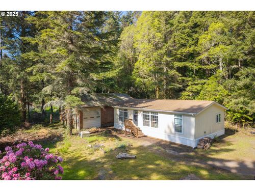 94123 Shutters Landing Ln, North Bend, OR, 97459-8710 | Card Image