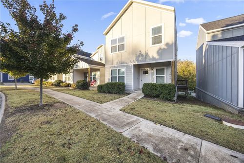 2055 S Florida Way, Fayetteville, AR, 72701-7166 | Card Image