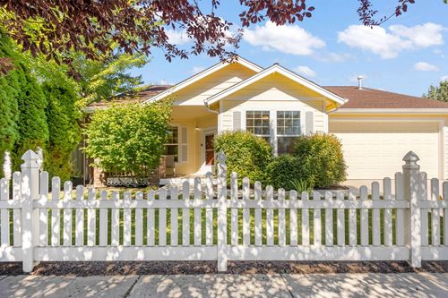 2545 Ne Robinson St, Bend, OR, 97701-6525 | Card Image