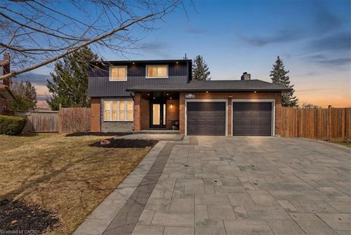 112 White Oak Pl, Waterloo, ON, N2V1B2 | Card Image