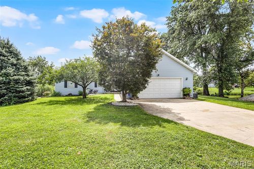 1602 Waikiki Dr, Worden, IL, 62097-2258 | Card Image