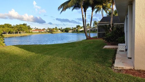 585 Se 25th Ln, HOMESTEAD, FL, 33033-5232 | Card Image