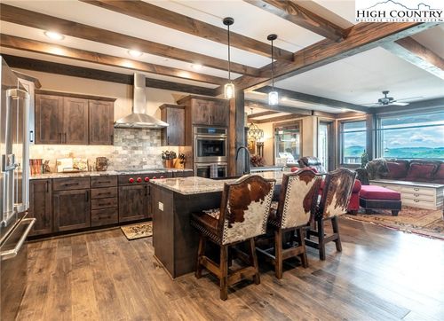 s811-286 Summit View Pkwy, Boone, NC, 28607-6496 | Card Image