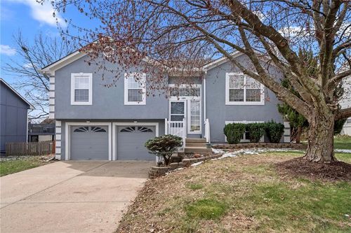 109 E Laredo Trl, Raymore, MO, 64083-8536 | Card Image