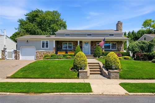 87 Laurel Dr, Massapequa Park, NY, 11762-3907 | Card Image