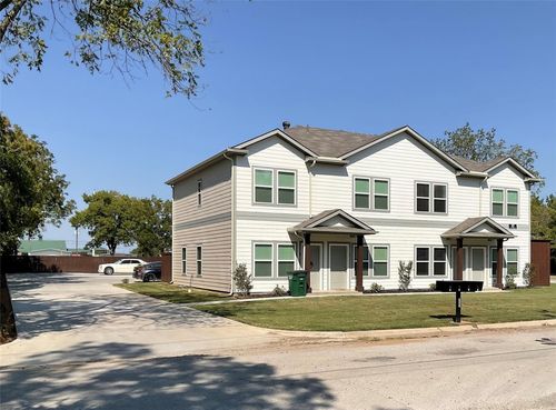 a-207 W Cloud St, Gainesville, TX, 76240-2615 | Card Image