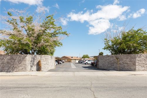 11200 Chamberlaine Way, Adelanto, CA, 92301-3038 | Card Image