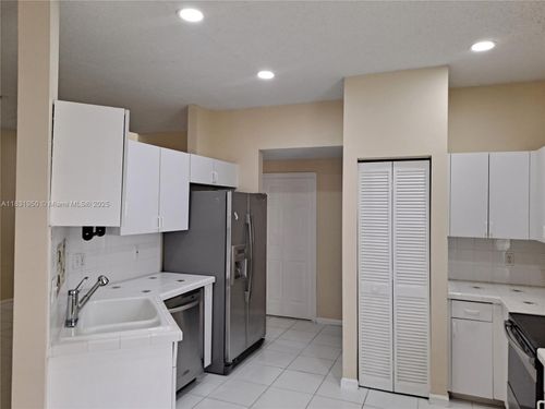 160 Nw 97th Ter, Coral Springs, FL, 33071-4909 | Card Image