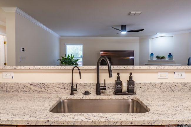 9534 Anderson Way, House other with 3 bedrooms, 3 bathrooms and null parking in Converse TX | Image 37