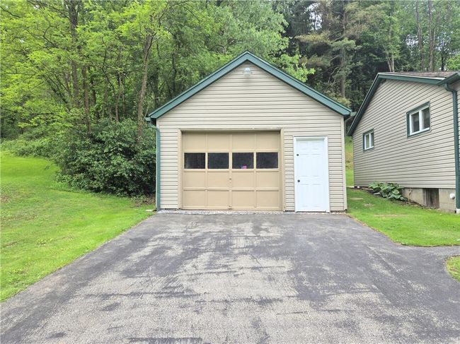 1126 Slate Point Rd, House other with 3 bedrooms, 1 bathrooms and 1 parking in Vandergrift PA | Image 6