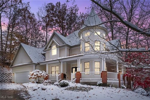 8851 Spring Valley Dr, Broadview Heights, OH, 44147-2573 | Card Image