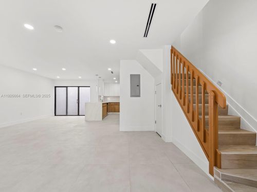 66d-6885 Nw 169th St, Hialeah, FL, 33015-4288 | Card Image