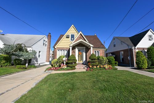 233 Cleveland Street, Hempstead, NY, 11010 | Card Image