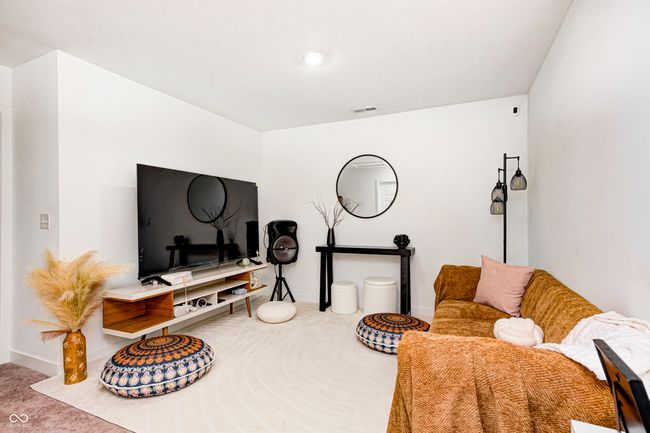 living area with baseboards, visible vents, and carpet flooring | Image 19