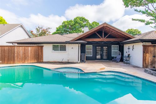 2725 Regal Rd, Plano, TX, 75075-6320 | Card Image