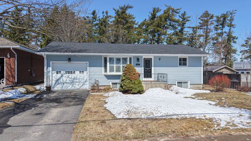 460 Phillip St E, Gravenhurst, ON, P1P1M4 | Card Image