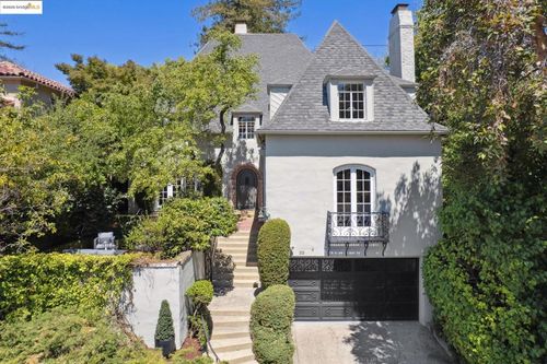 33 Richardson Way, Piedmont, CA, 94611-3516 | Card Image