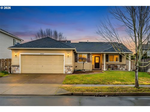 3201 Oxford St, Woodburn, OR, 97071-4561 | Card Image