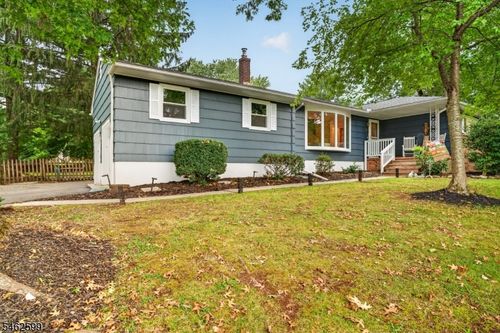 8 Molly Bee Rd, FLEMINGTON, NJ, 08822-3331 | Card Image