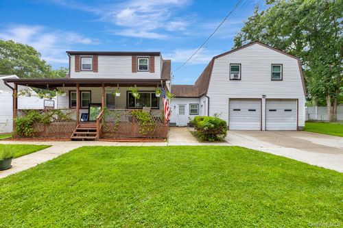46 Pentmoor Dr, Mastic, NY, 11950-1606 | Card Image
