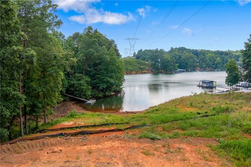 240 E Waters Edge Ln, West Union, SC, 29696-3625 | Card Image