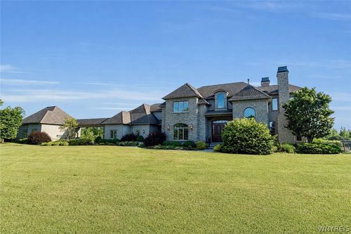 7260 Country View Ln, Clarence Ctr, NY, 14032-9408 | Card Image
