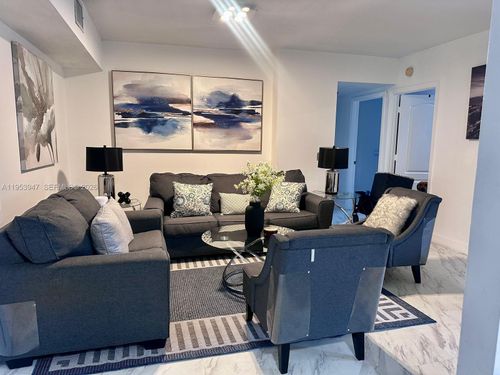 apt-313-9340 Fontainebleau Blvd, Miami, FL, 33172-6321 | Card Image