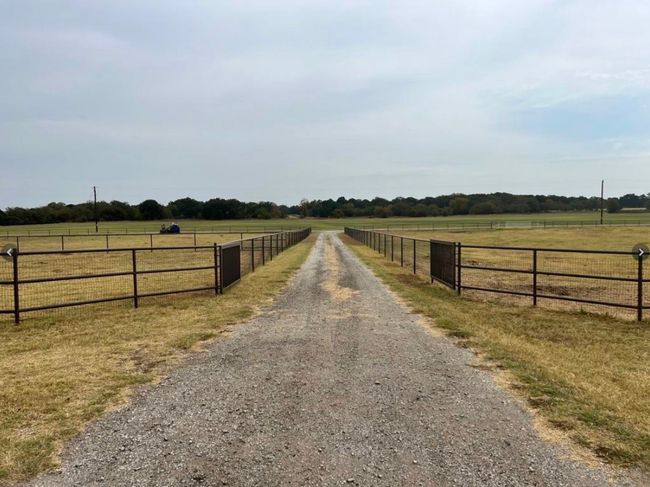 1555 E Blackjack Rd, House other with 5 bedrooms, 4 bathrooms and null parking in Pilot Point TX | Image 37