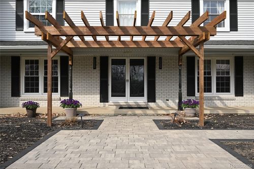 5100 Kings Gate Way, Bloomfield Hills, MI, 48302-2808 | Card Image