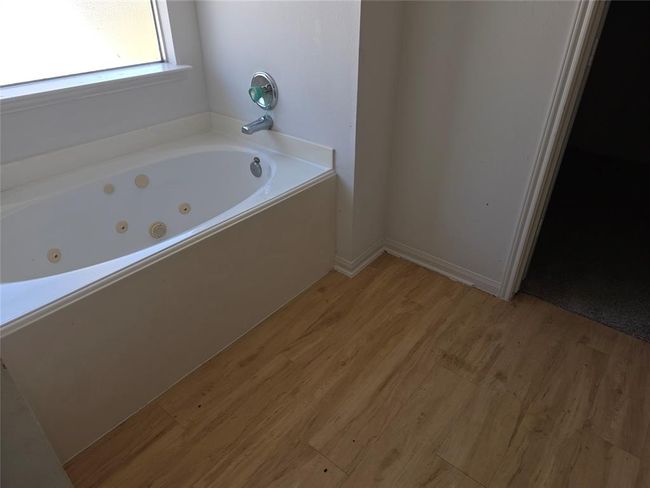 Jacuzzi tub | Image 11