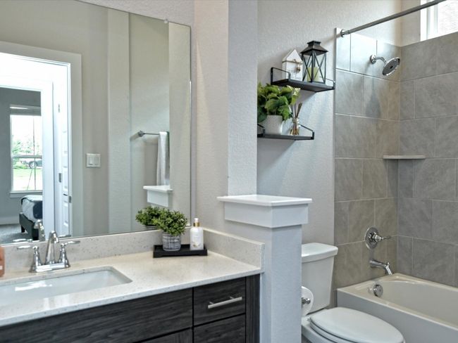 Full guest bath! | Image 18